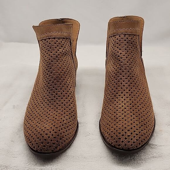 LUCKY BRAND BRAYLIE LEATHER PERFORATED SUEDE ANKLE COMFORT BOOT LADIES 9.5 GUC - Picture 2 of 16